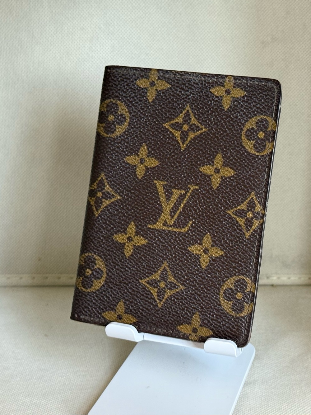 LOUIS VUITTON Couverture Monogram Canvas Passport Cover Holder Case M60180